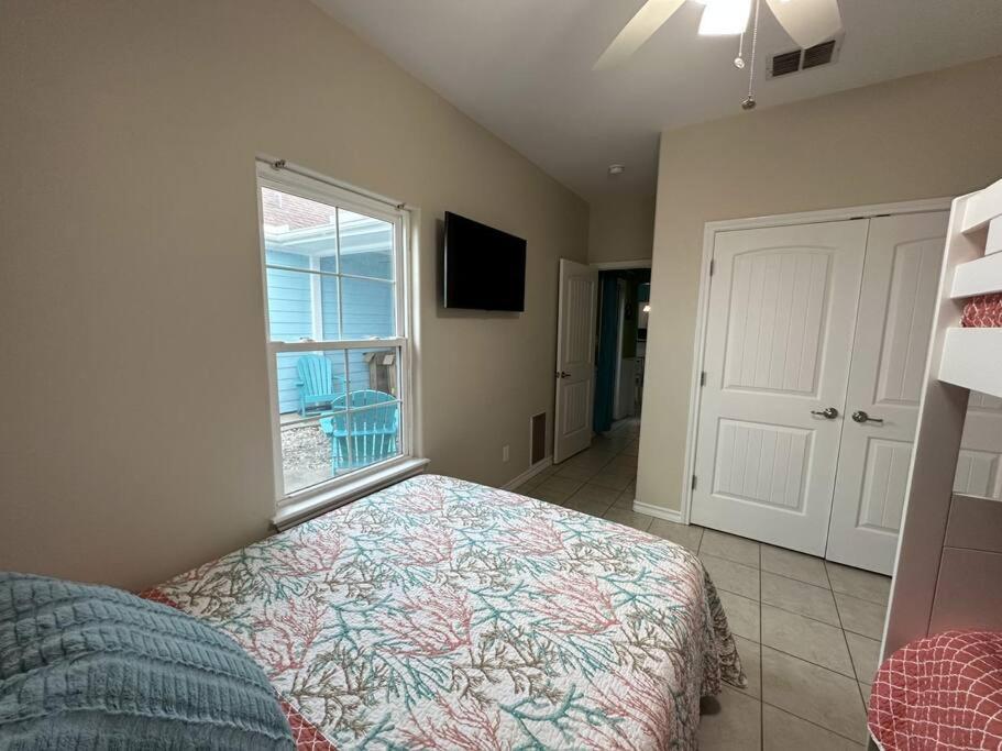 Barefoot Bungalow - Pet Friendly- 2 Bdrm Townhome Corpus Christi Buitenkant foto
